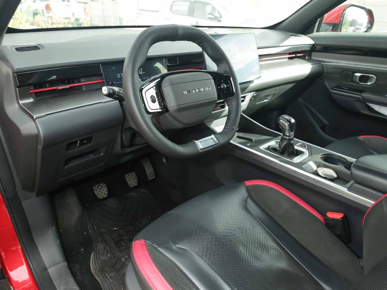 Jetour DASHING 1.5L 6MT TURBO LUX FL 2024 - Imagen 14 de 16