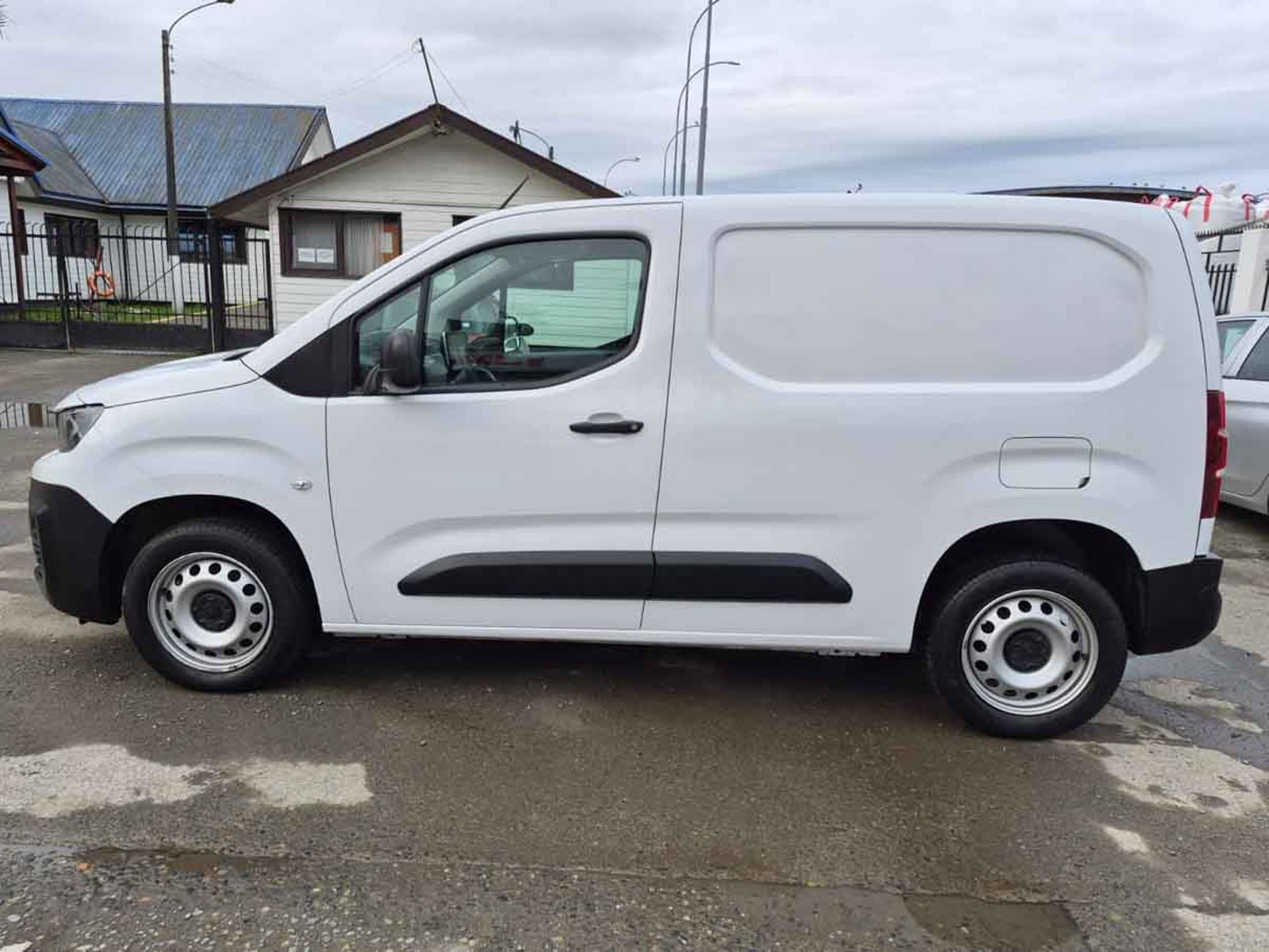 PEUGEOT PARTNER L1 BLUE HDI 100 1.5 2024 - Imagen 13 de 14