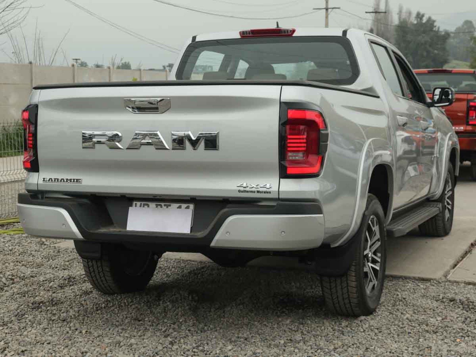 RAM DAKOTA LARAMIE 2.2 DIESEL 200 HP 4X4 AT 2026 - Imagen 4 de 8