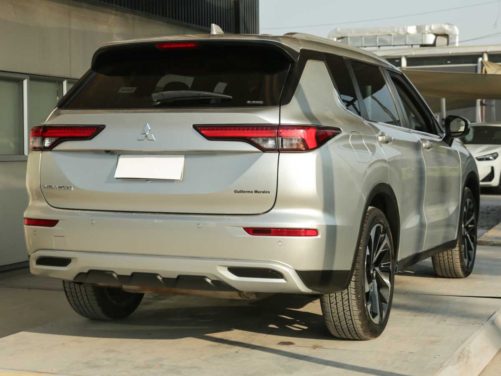 MITSUBISHI NEW OUTLANDER 4X4 AT GLS 2024 - Foto 4 de 8