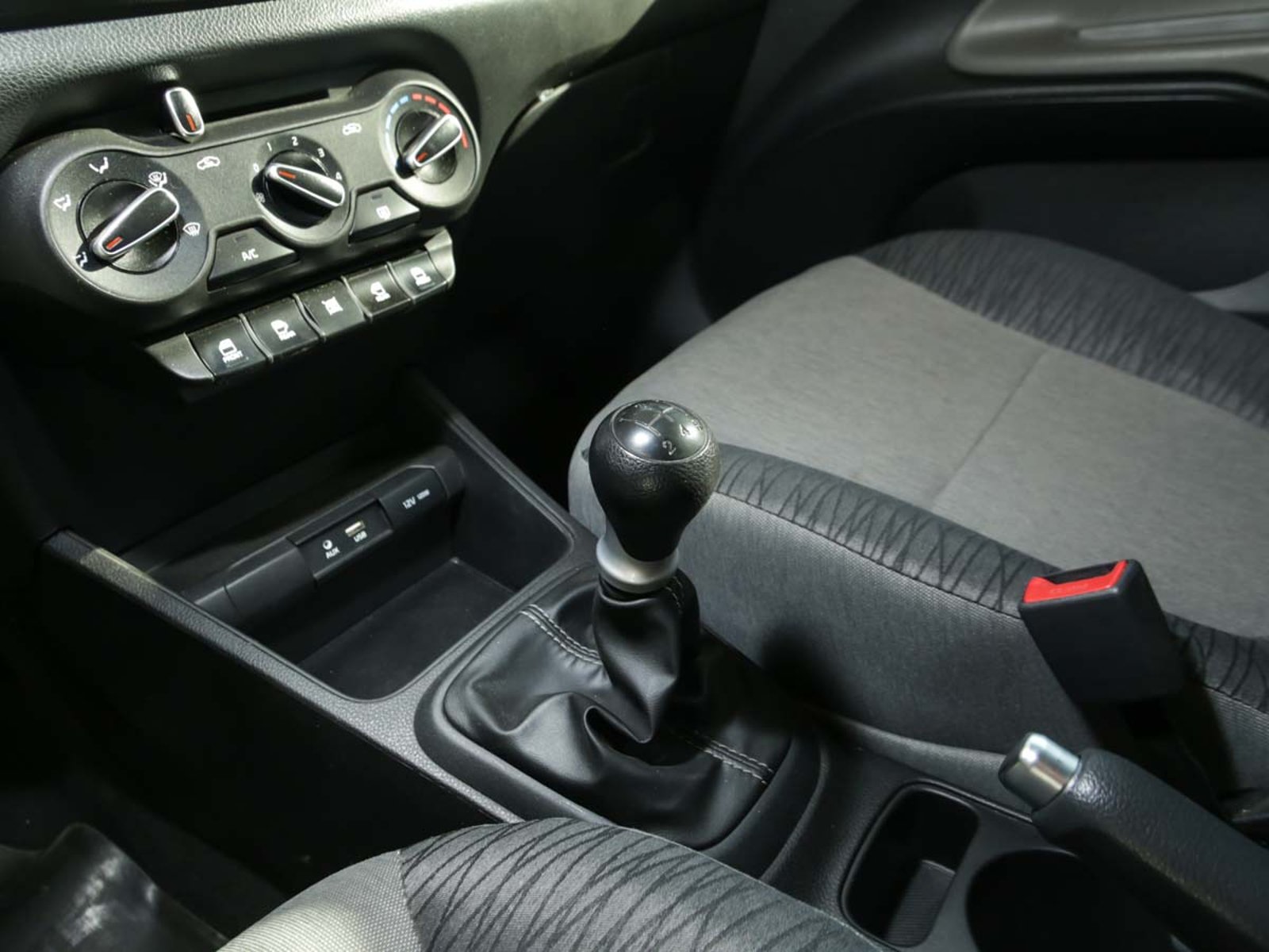 KIA MOTORS SOLUTO LX 1.4 2025 - Imagen 9 de 13