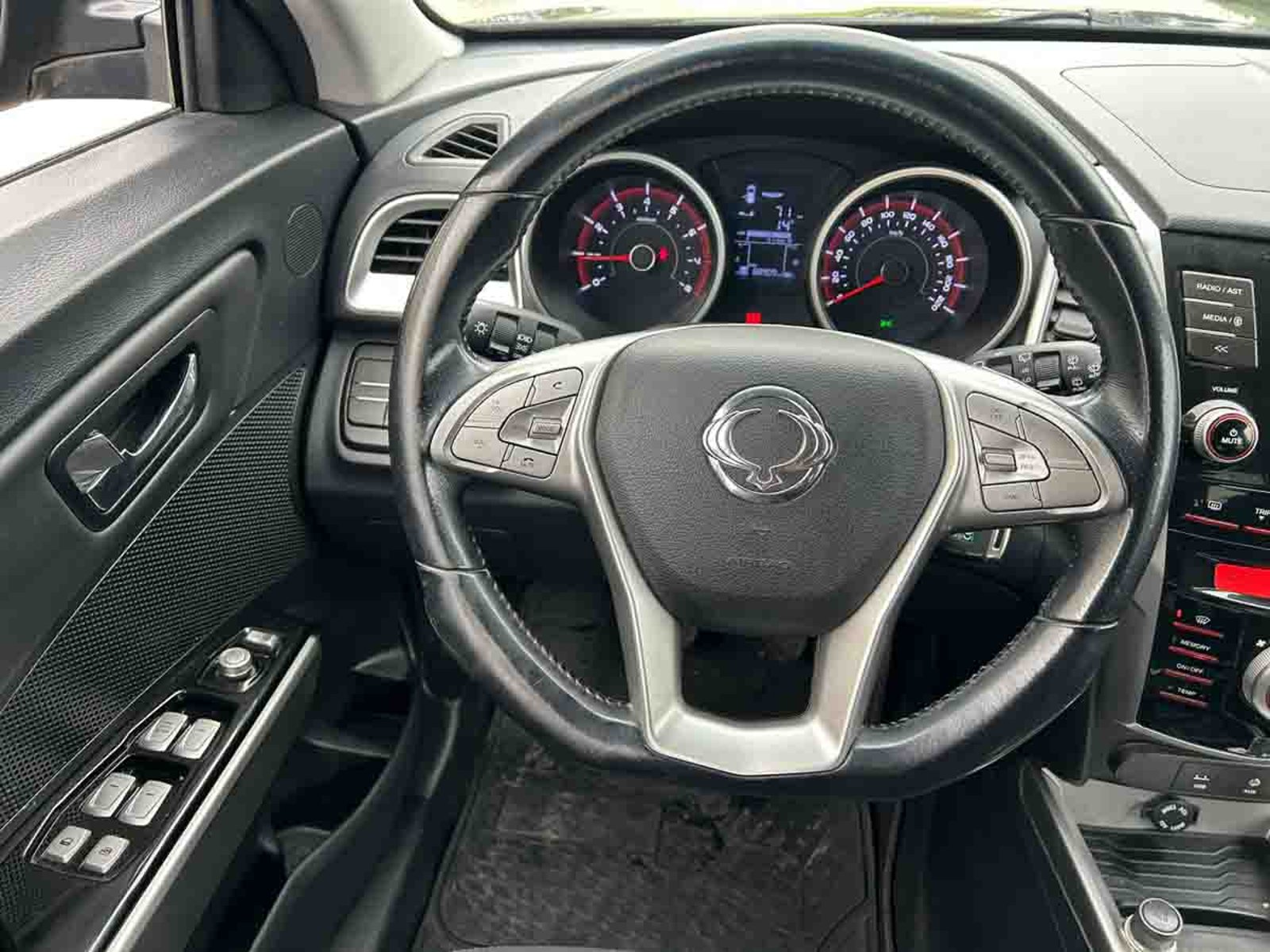 SSANGYONG TIVOLI 1.6 2017 - Imagen 13 de 15
