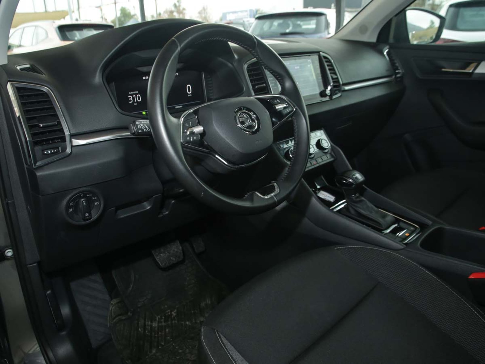 Skoda KAROQ TSI 1.4 AUT 2024 - Imagen 6 de 8