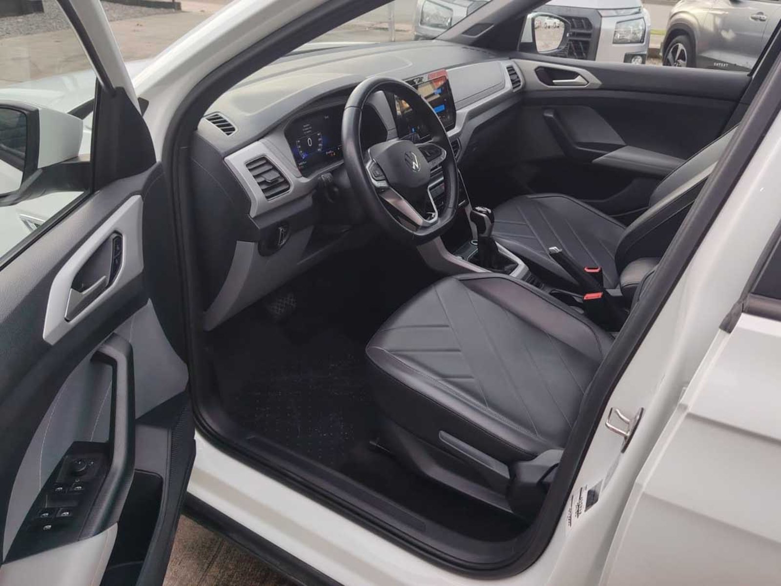 Volkswagen T-CROSS TSI 1.0 AUT 2025 - Imagen 6 de 8