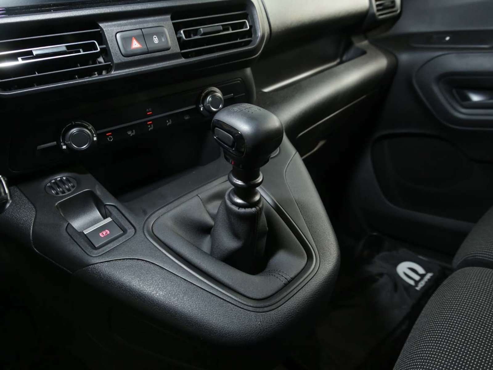 PEUGEOT PARTNER MCA L1 DIESEL 100HP MT 2026 - Imagen 9 de 13