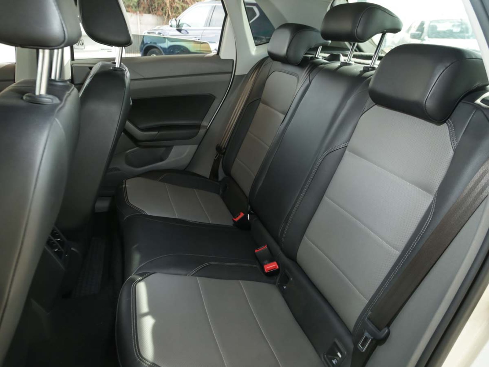 VOLKSWAGEN POLO HATCHBACK 1.6 2022 - Imagen 11 de 13