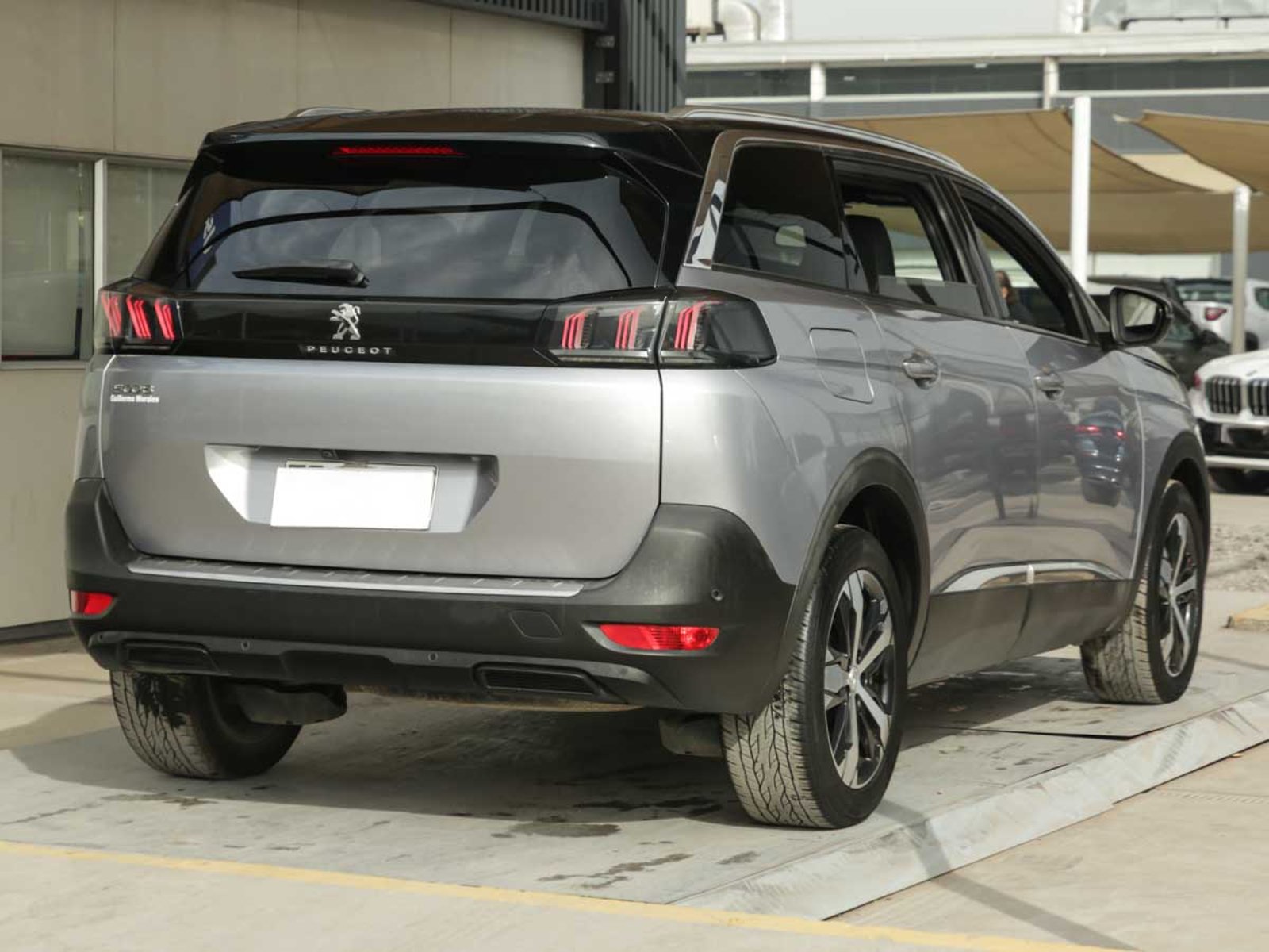 Peugeot 5008 BLUE HDI 130 HP 1.5 AUT 2024 - Foto 4 de 8