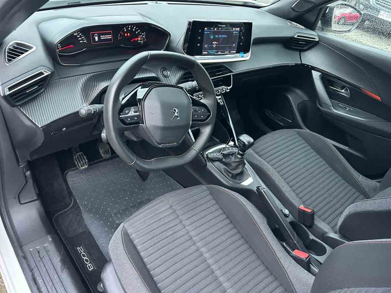 Peugeot 2008 PURETECH 130 4X2 1.2 2024 - Imagen 6 de 8