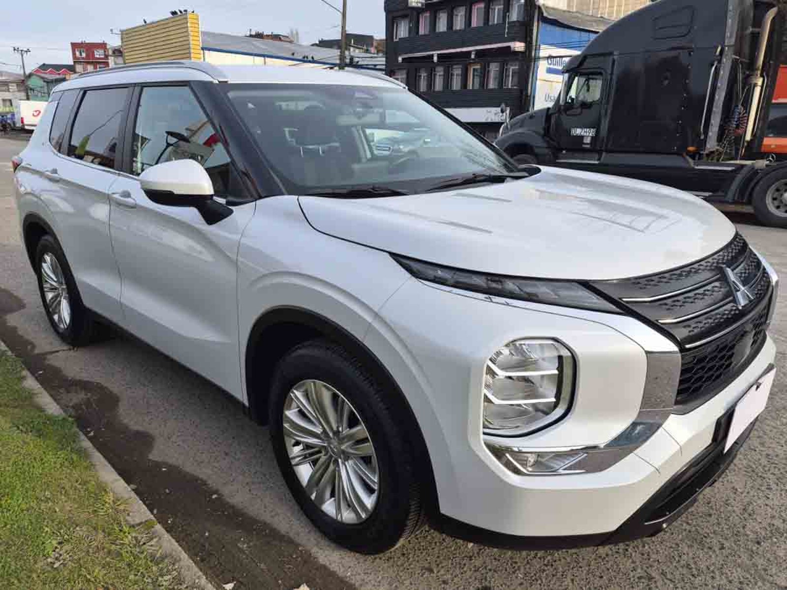 Mitsubishi NEW OUTLANDER 4X2 AT GL 2026 - Foto 2 de 8