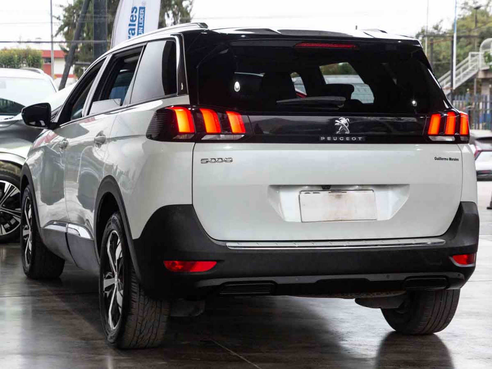 Peugeot 5008 ALLURE PACK BLUEHDI 130 EAT8 2023 - Imagen 3 de 8