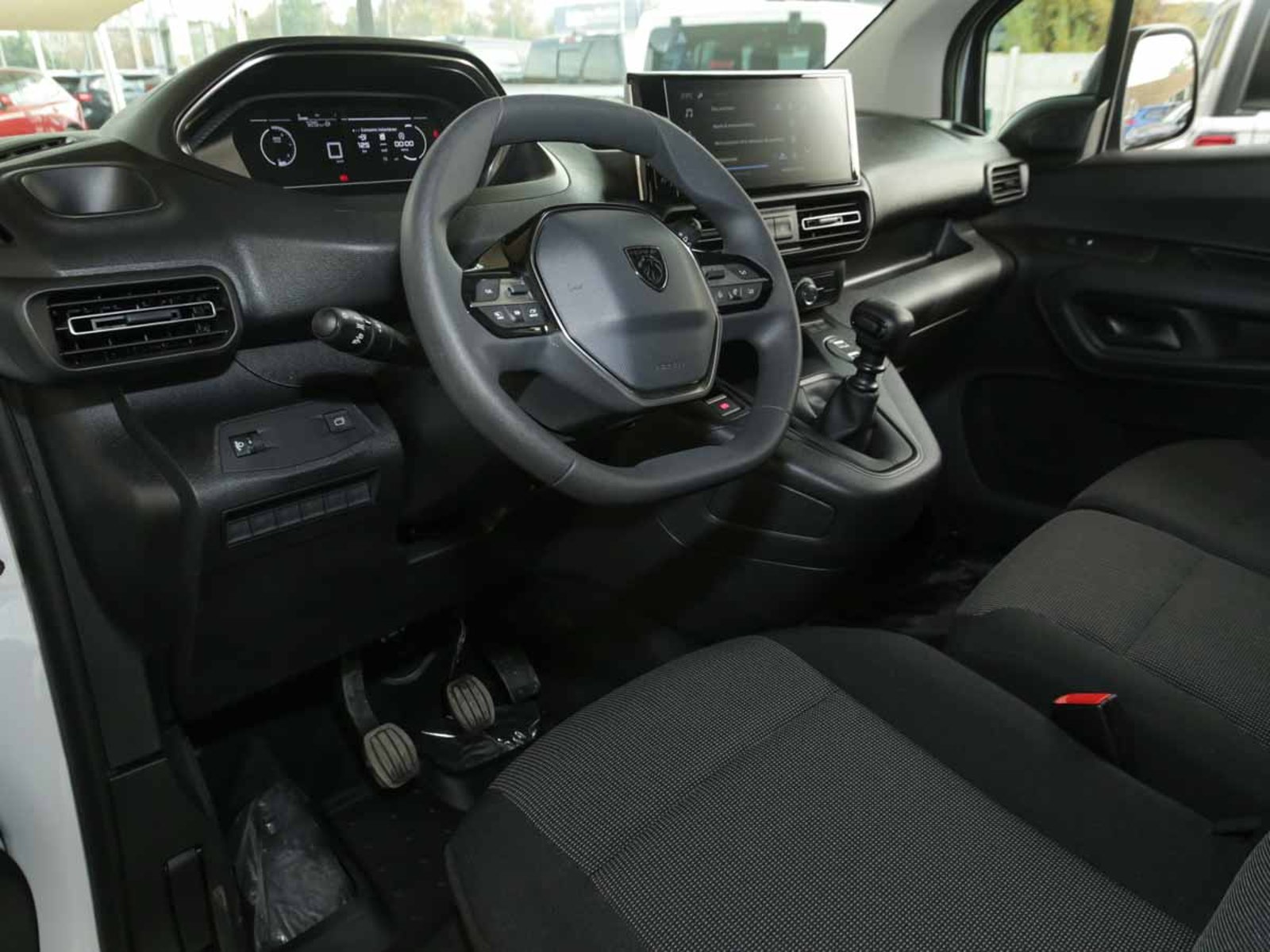 PEUGEOT PARTNER MCA L1 DIESEL 100HP MT 2026 - Imagen 8 de 13