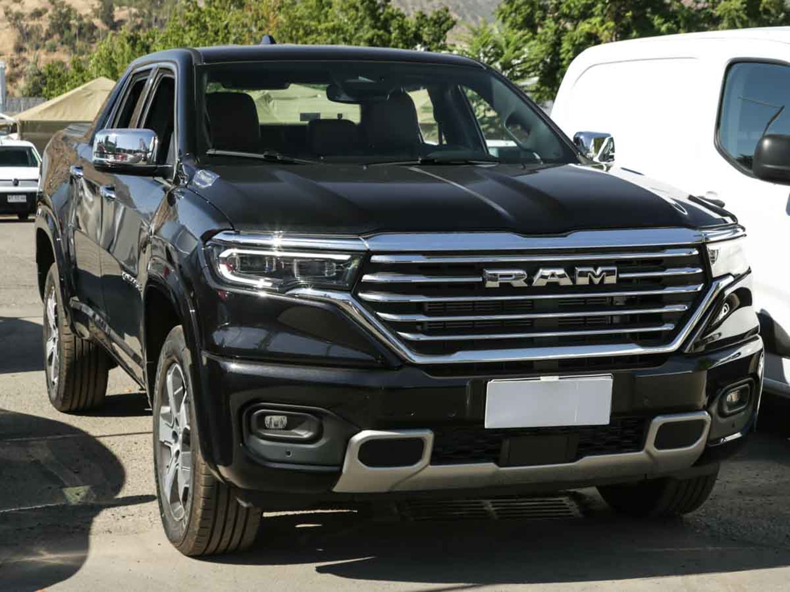 RAM RAMPAGE LARAMIE 2.2 DIESEL 200 HP 4X4 AT 2026 - Foto 3 de 20