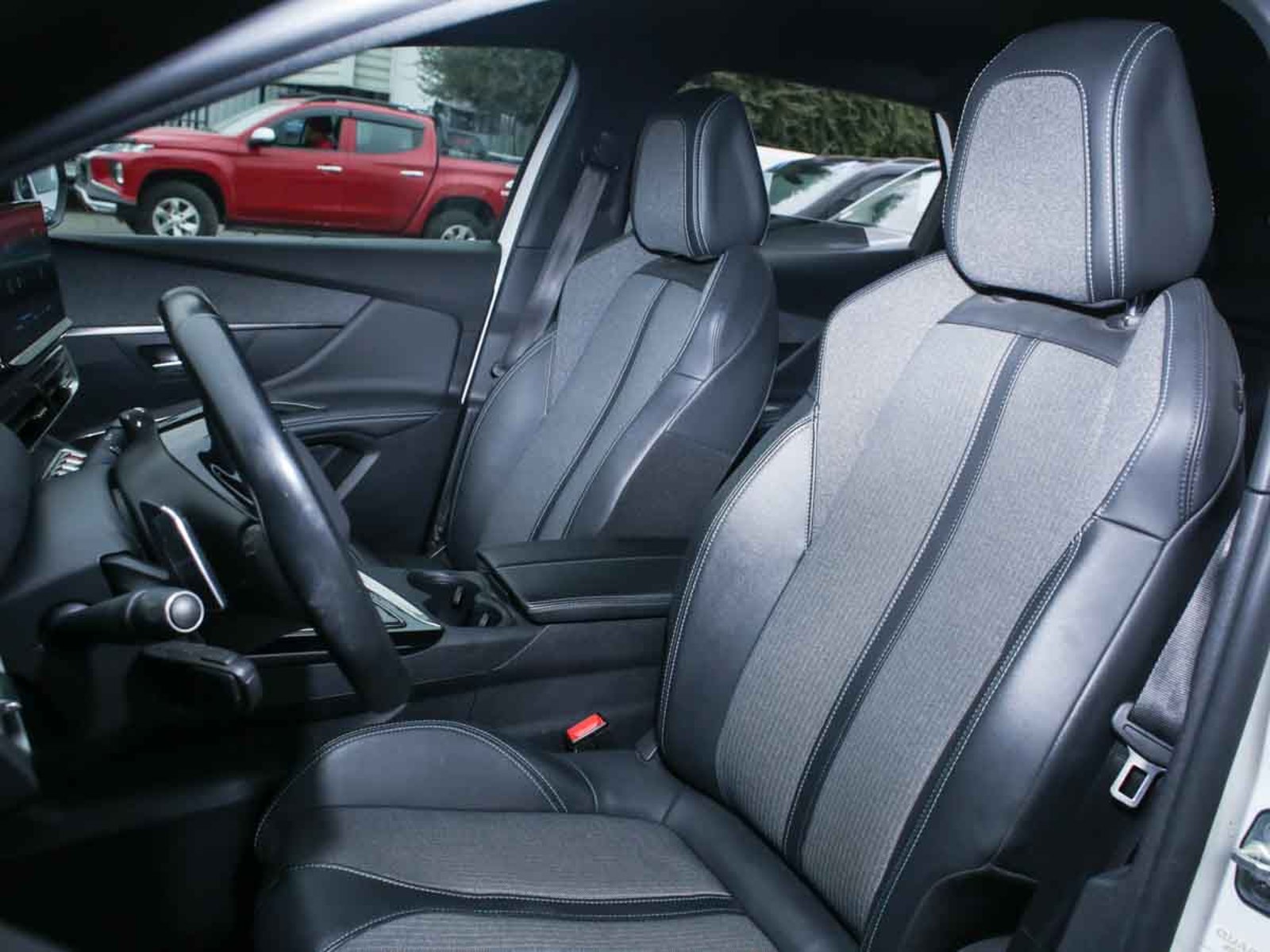 Peugeot 3008 ALLURE BLUEHDI 130 EAT8 2024 - Imagen 7 de 8