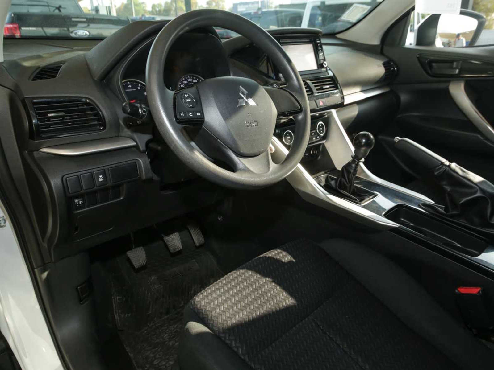 MITSUBISHI ECLIPSE CROSS RX 1.5 4X2 MEC. 2021 - Imagen 8 de 13