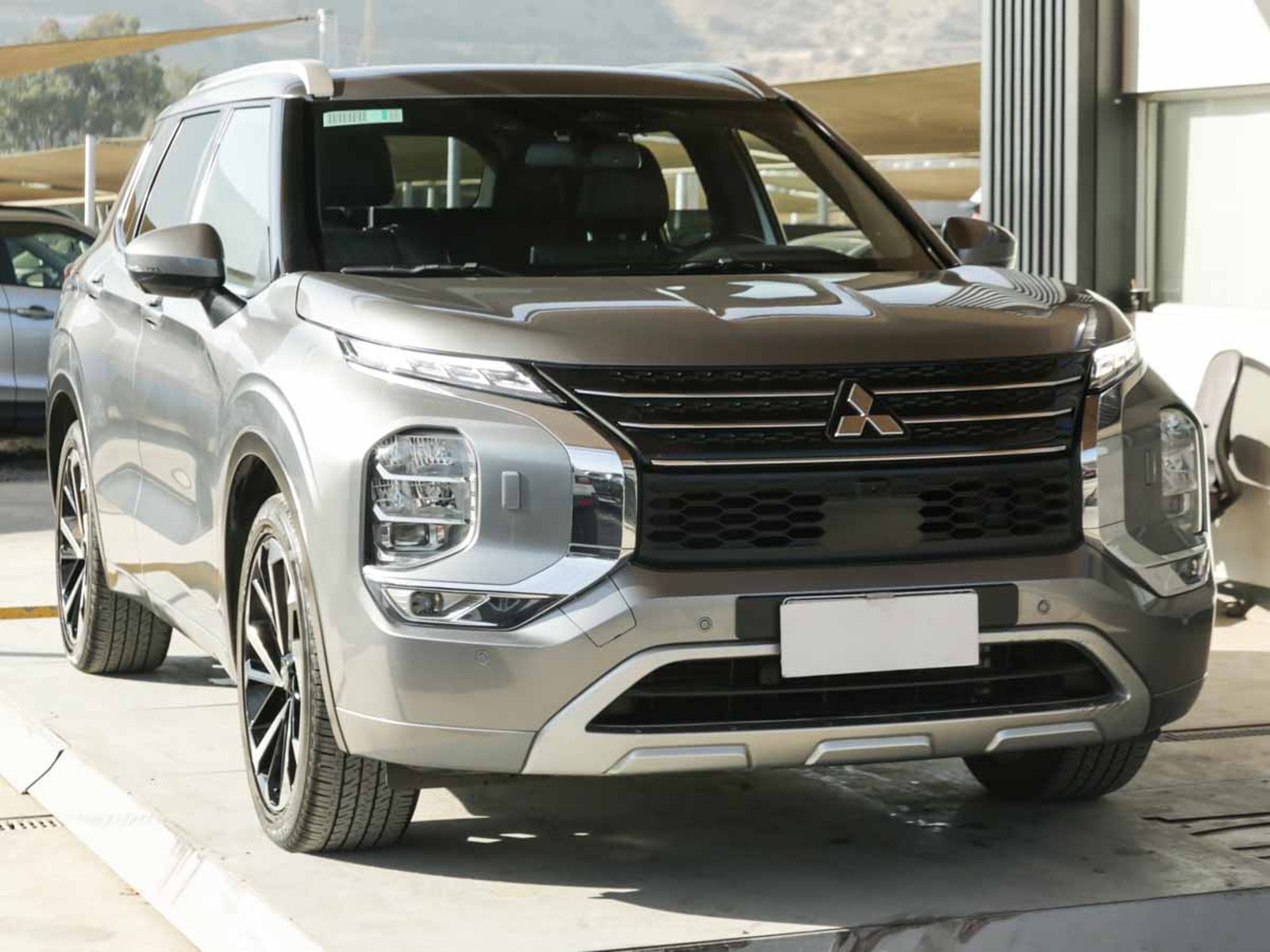 MITSUBISHI OUTLANDER 4X4 GLS 2023 - Imagen 3 de 13