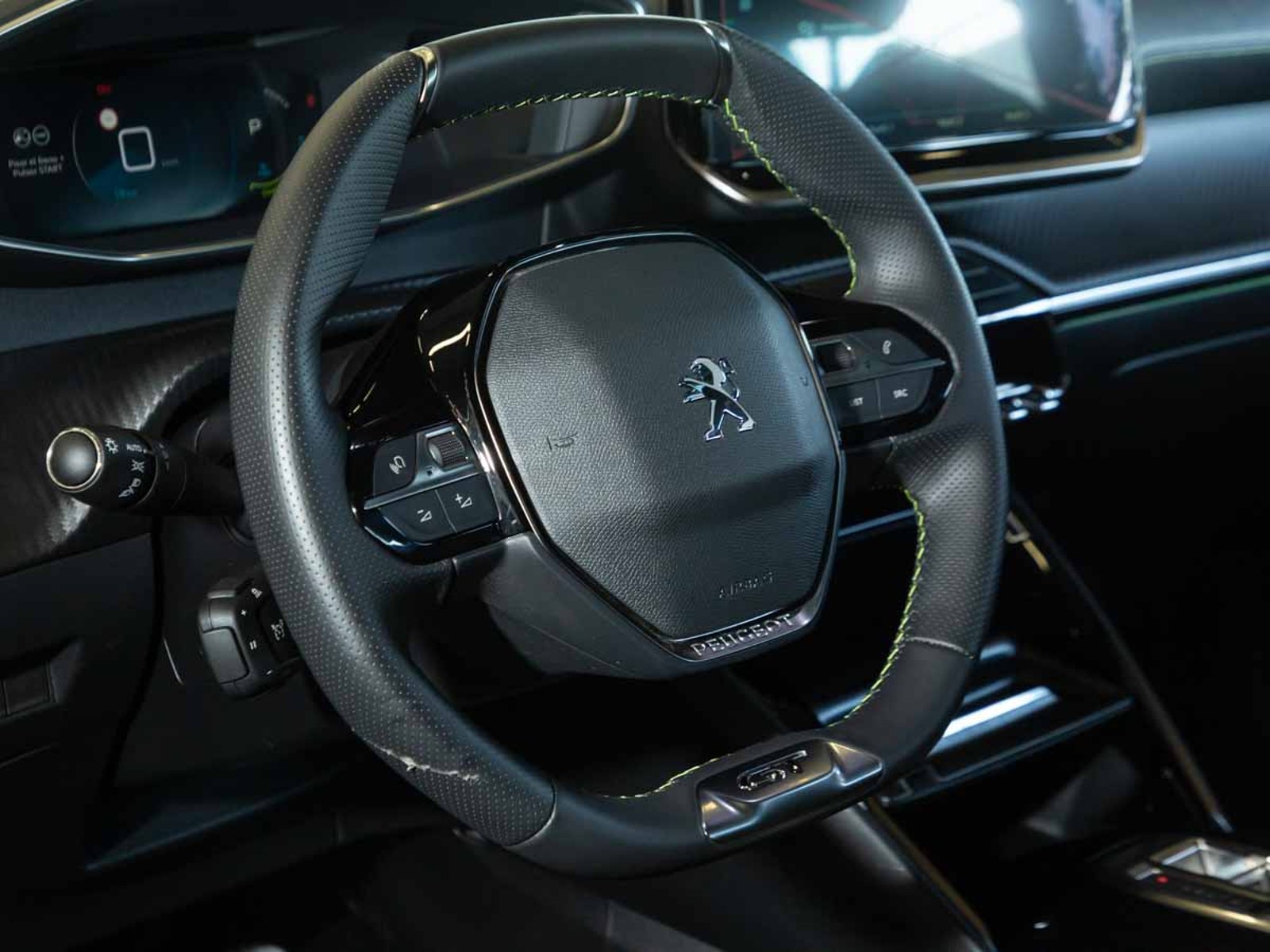 PEUGEOT 2008 GT EV 2025 - Imagen 16 de 20
