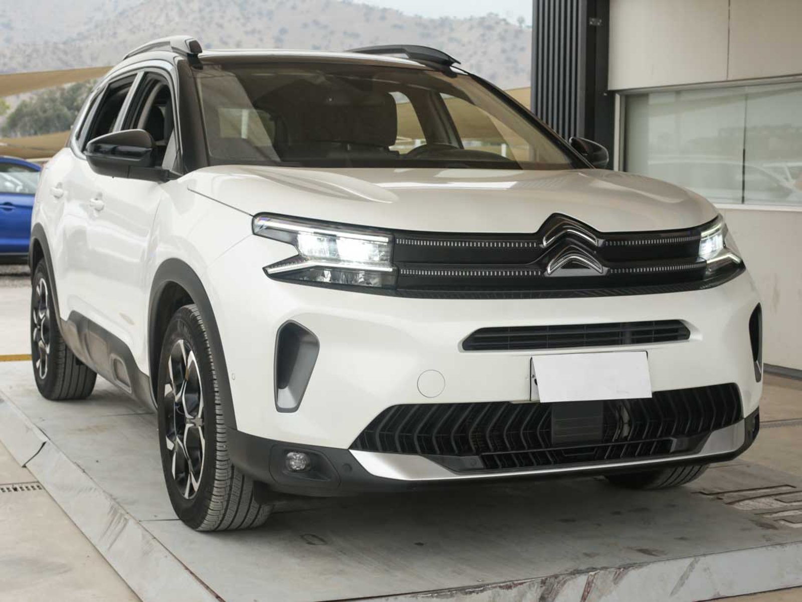 Citroën C5 Aircross PureTech 165 EAT6 Live Pack 2023 - Foto 2 de 6