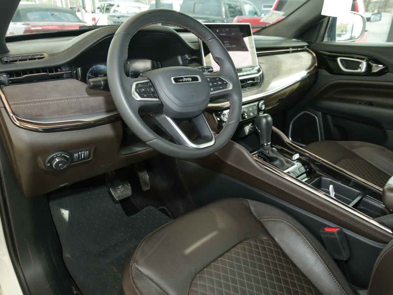 JEEP COMMANDER OVERLAND 2.0 AT9 D 2023 - Imagen 8 de 20