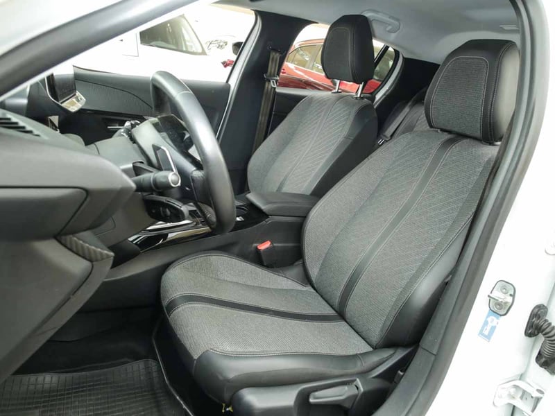 Peugeot 208 MCA ALLURE PURETECH 130 EAT8 2024 - Imagen 7 de 8