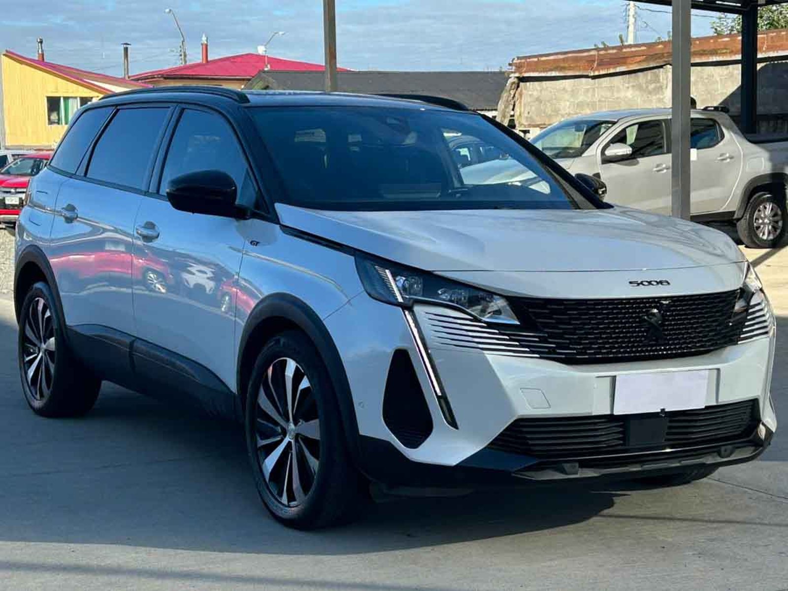 PEUGEOT 5008 GT BLACK PACK BLUEHDI 130 EAT8 2024 - Foto 3 de 16
