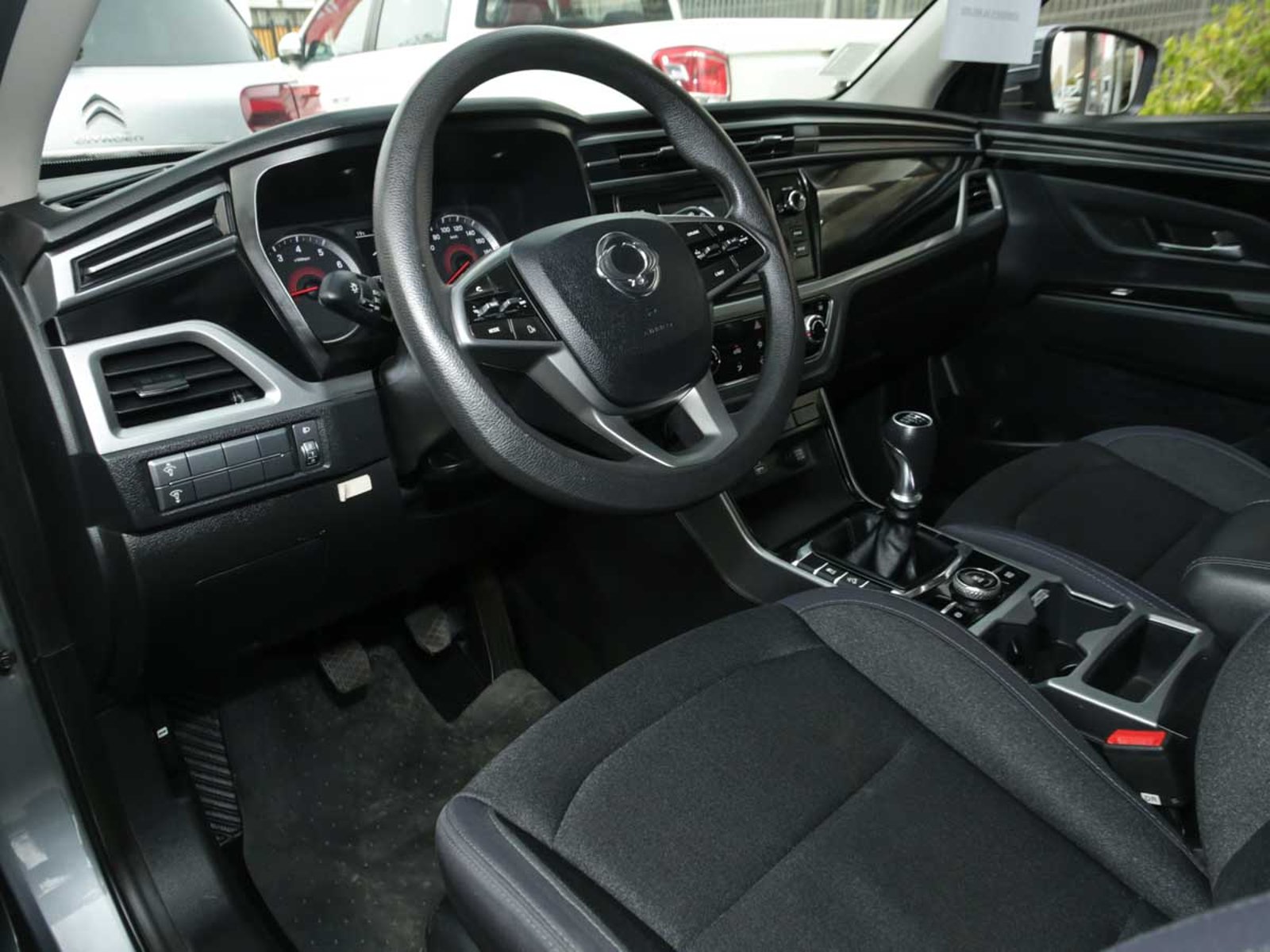 SsangYong NEW KORANDO LX 1.5T 6MT 2WD 2023 - Imagen 6 de 8