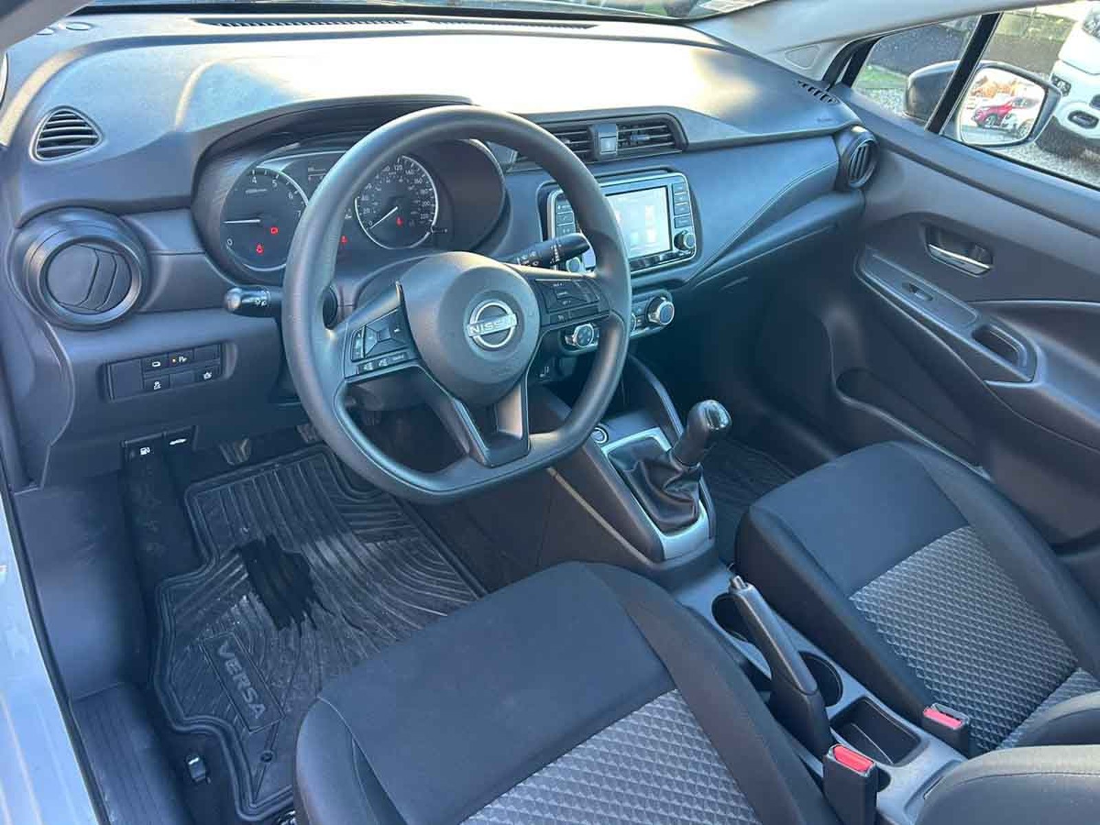 Nissan VERSA MT 1.6 2024 - Imagen 6 de 8
