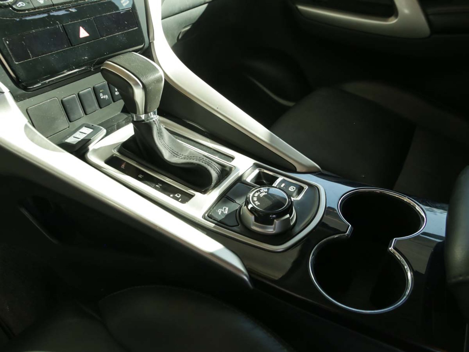 MITSUBISHI MONTERO SPORT 3.0 4X4 LIMITED E5 2018 - Imagen 9 de 16