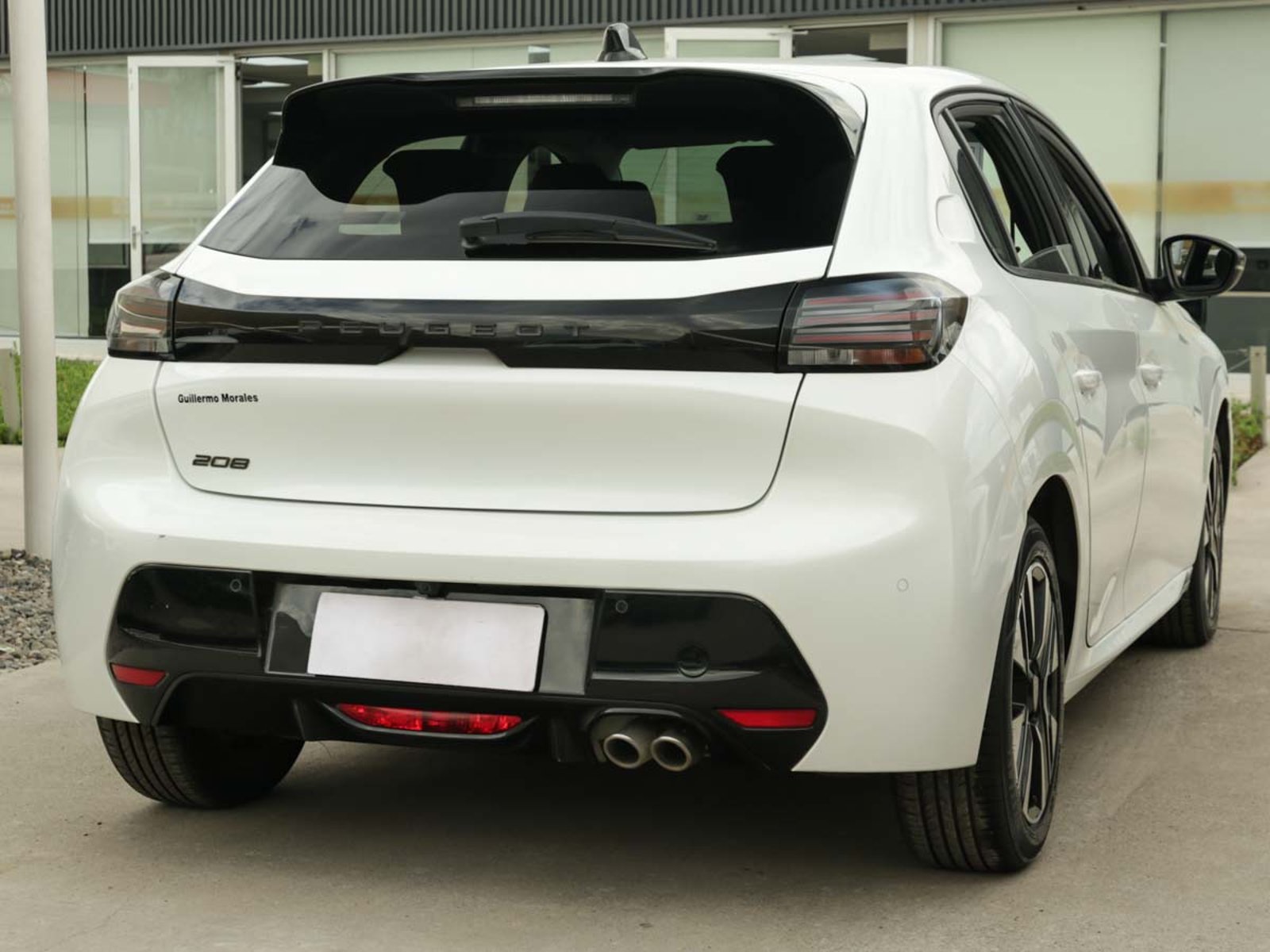 Peugeot 208 MCA ALLURE PURETECH 130 EAT8 2024 - Foto 4 de 8