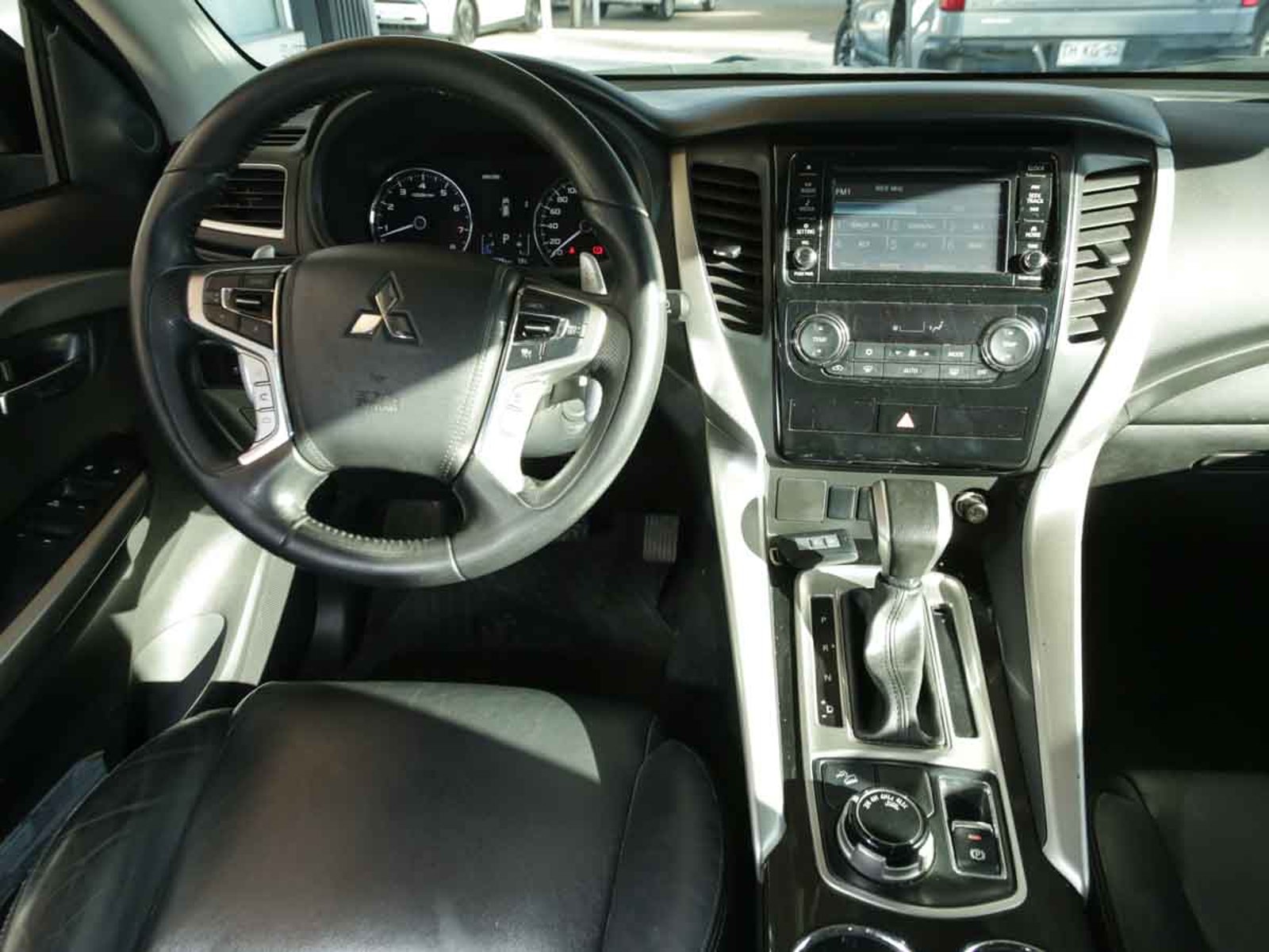 MITSUBISHI MONTERO SPORT 3.0 4X4 LIMITED E5 2018 - Imagen 14 de 16