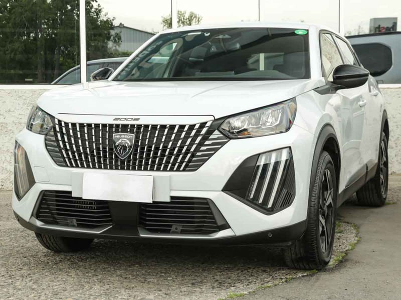 Peugeot 2008 MCA ALLURE HYBRID 136HP AT 2026