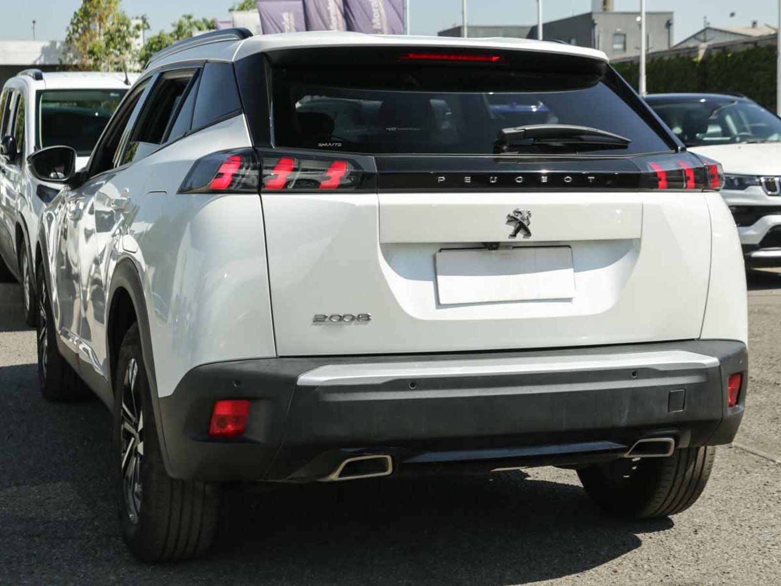 PEUGEOT 2008 ALLURE PACK PURETECH 130 EAT8 2023 - Imagen 4 de 13