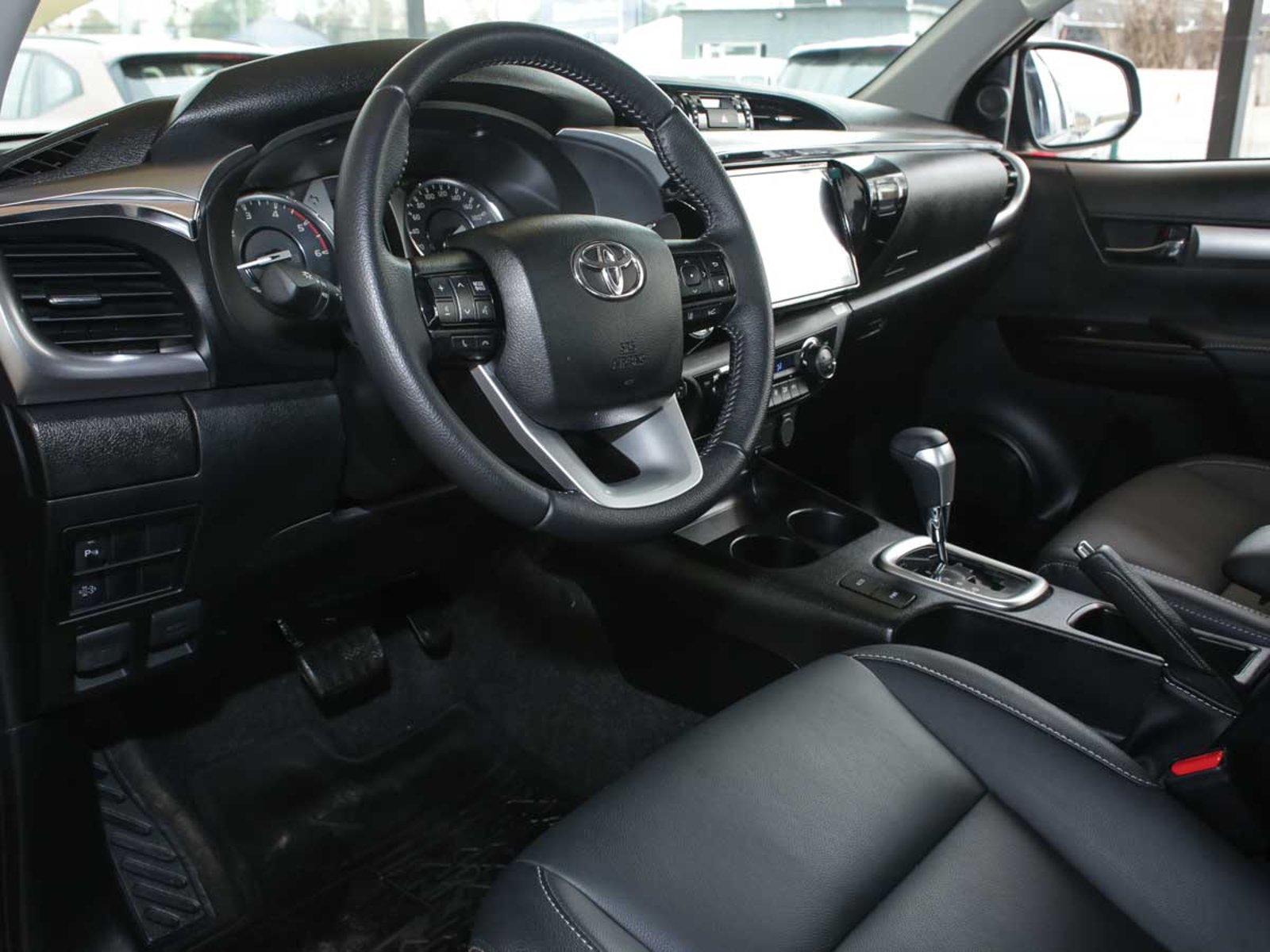 Toyota NEW HILUX 4X4 2.8 2026 - Imagen 6 de 8