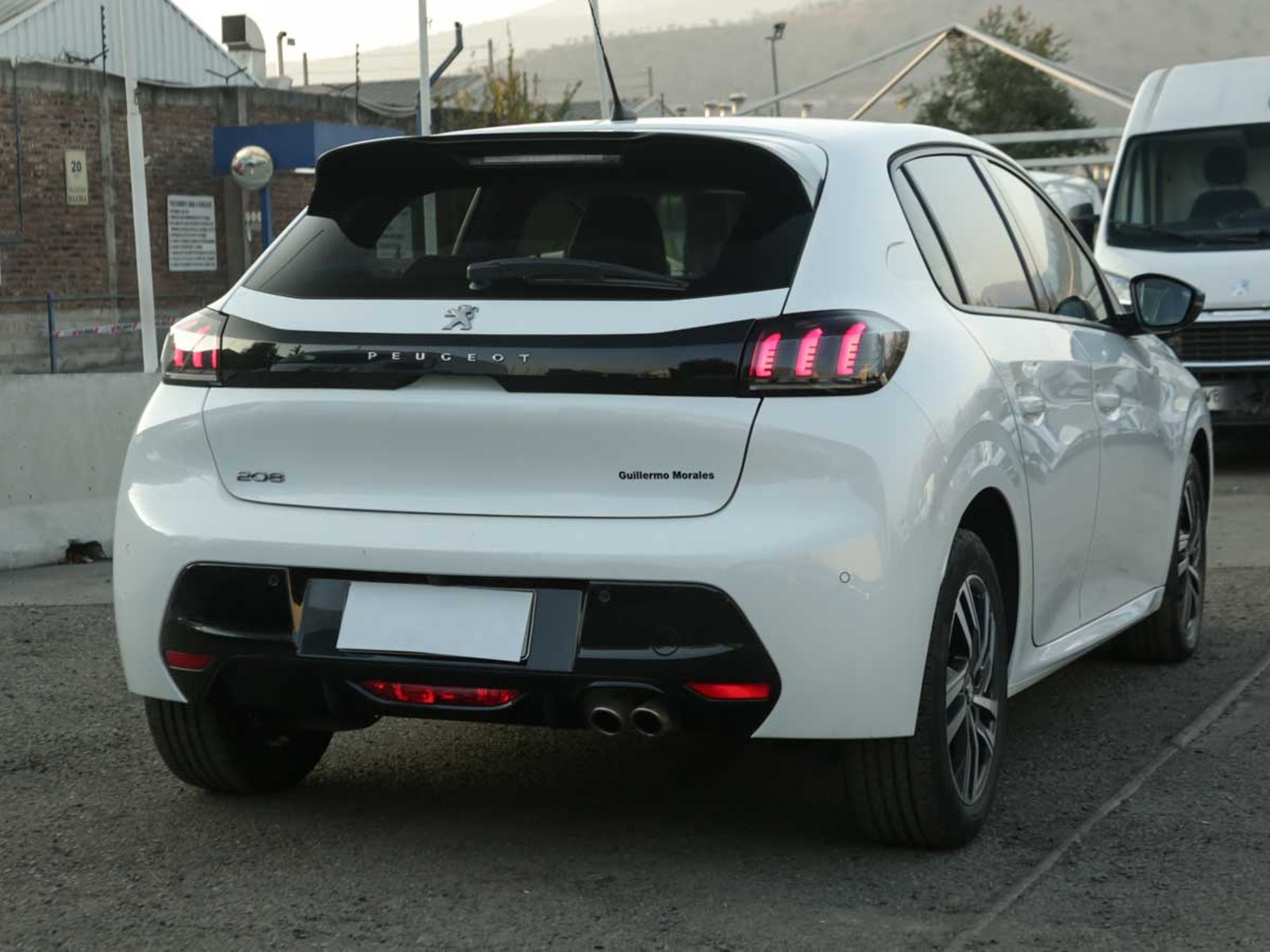 Peugeot 208 PURETECH 130 EAT8 1.2 AUT 2023 - Imagen 4 de 8