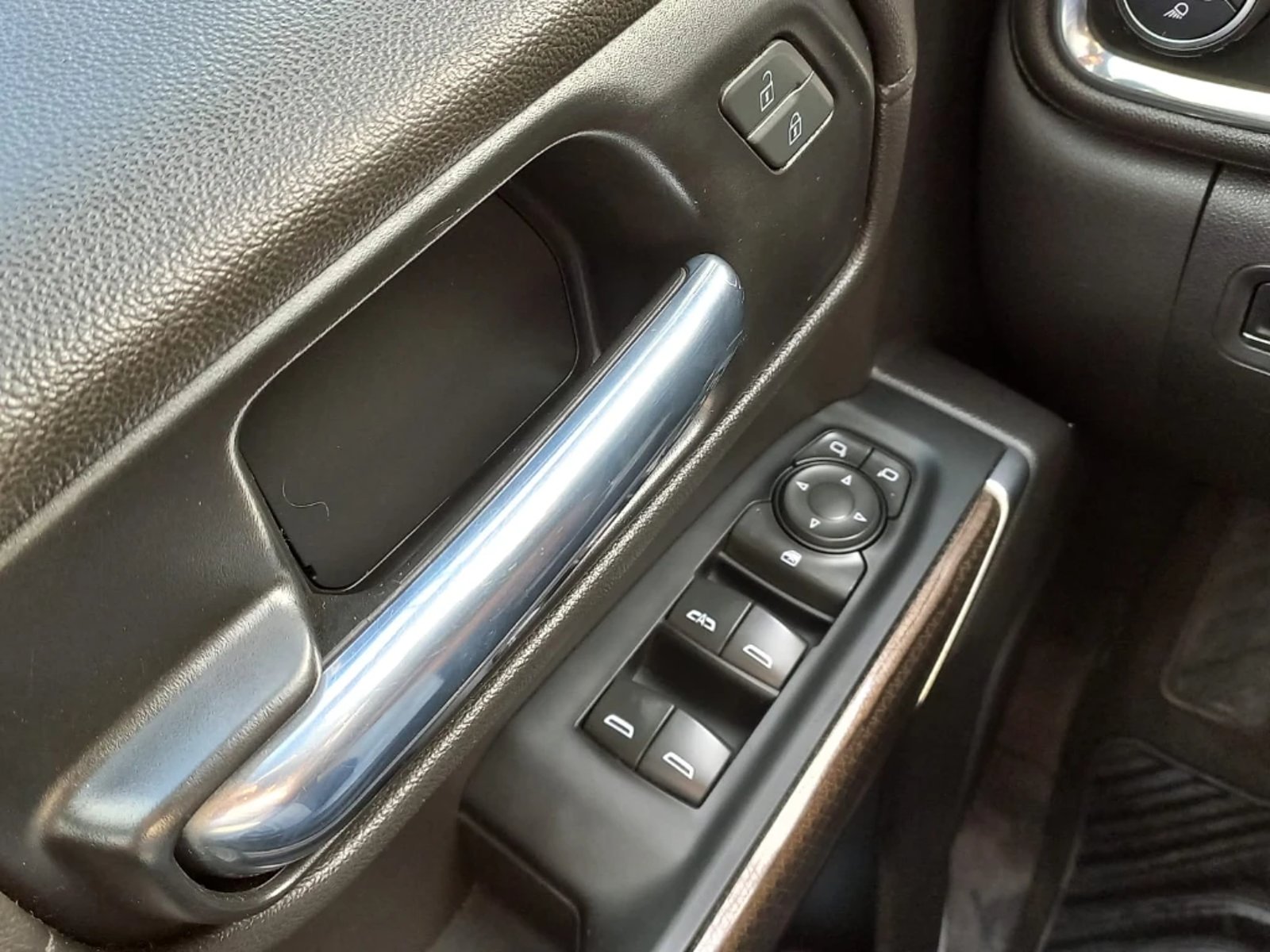 Chevrolet SILVERADO 5.3 LT TRAILBOSS Z71 4X4 AT 4P 2022 - Imagen 15 de 20