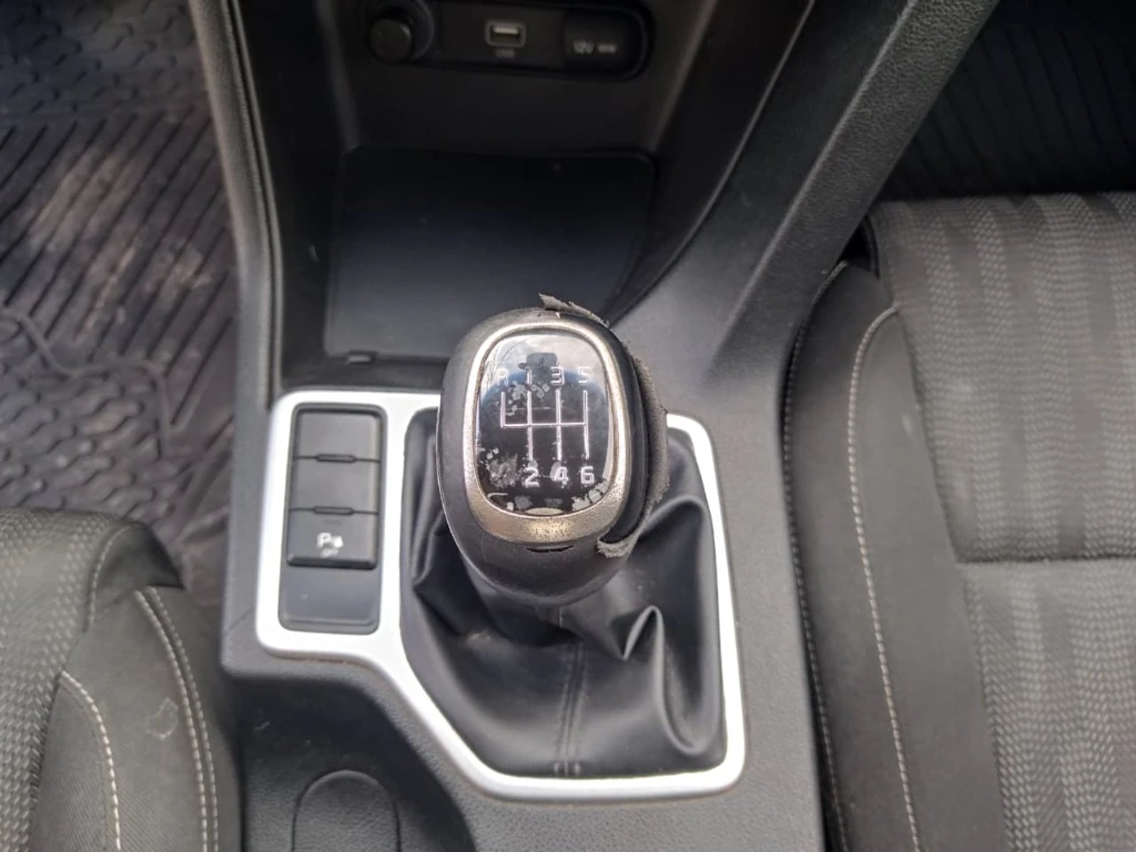 Kia SPORTAGE 2.0 LX 2WD 6MT 5P 2020 - Imagen 16 de 20