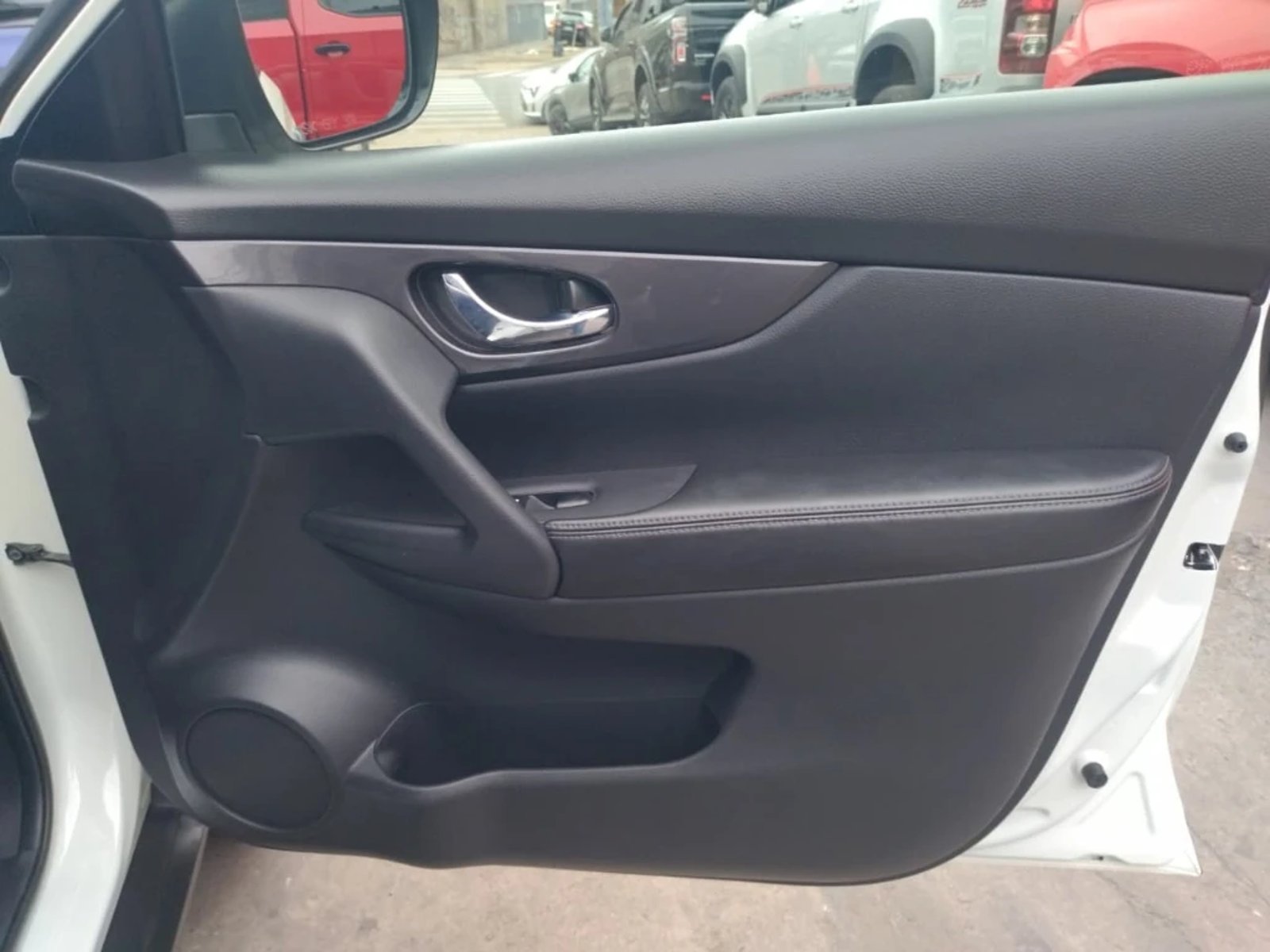 Nissan X-TRAIL 2.5 SENSE MC 4X4 2ROW CVT AT 5P 2023 - Imagen 18 de 20
