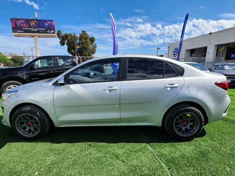 Kia Rio 4 2024 - Imagen 8 de 20