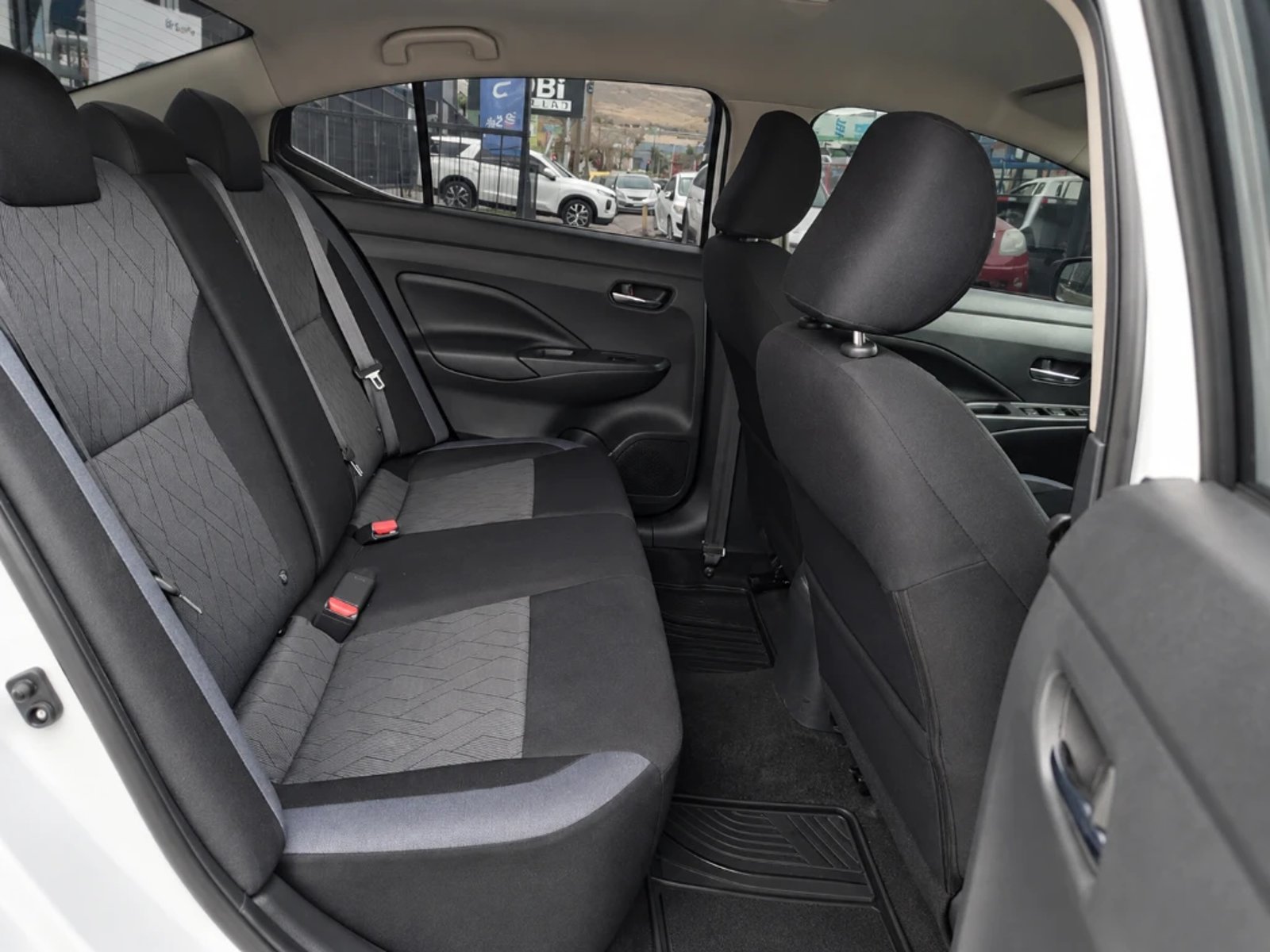 Nissan Versa 2024 - Imagen 17 de 20