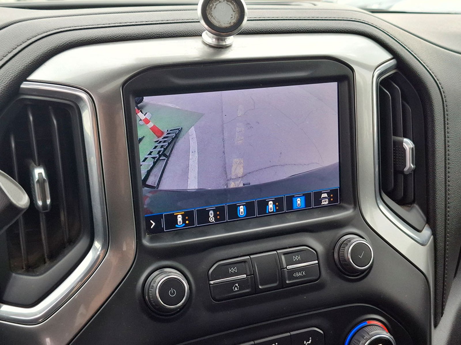 Chevrolet SILVERADO CC DCAB 4X4 5.3 AUT 2020 - Imagen 12 de 16