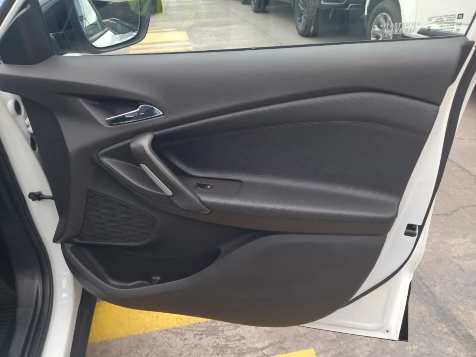 CHEVROLET TRACKER 1.2T RS R 4X2 AT 5P 2024 - Imagen 16 de 20
