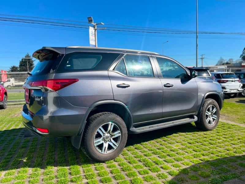 Toyota Fortuner 2024 - Imagen 4 de 20