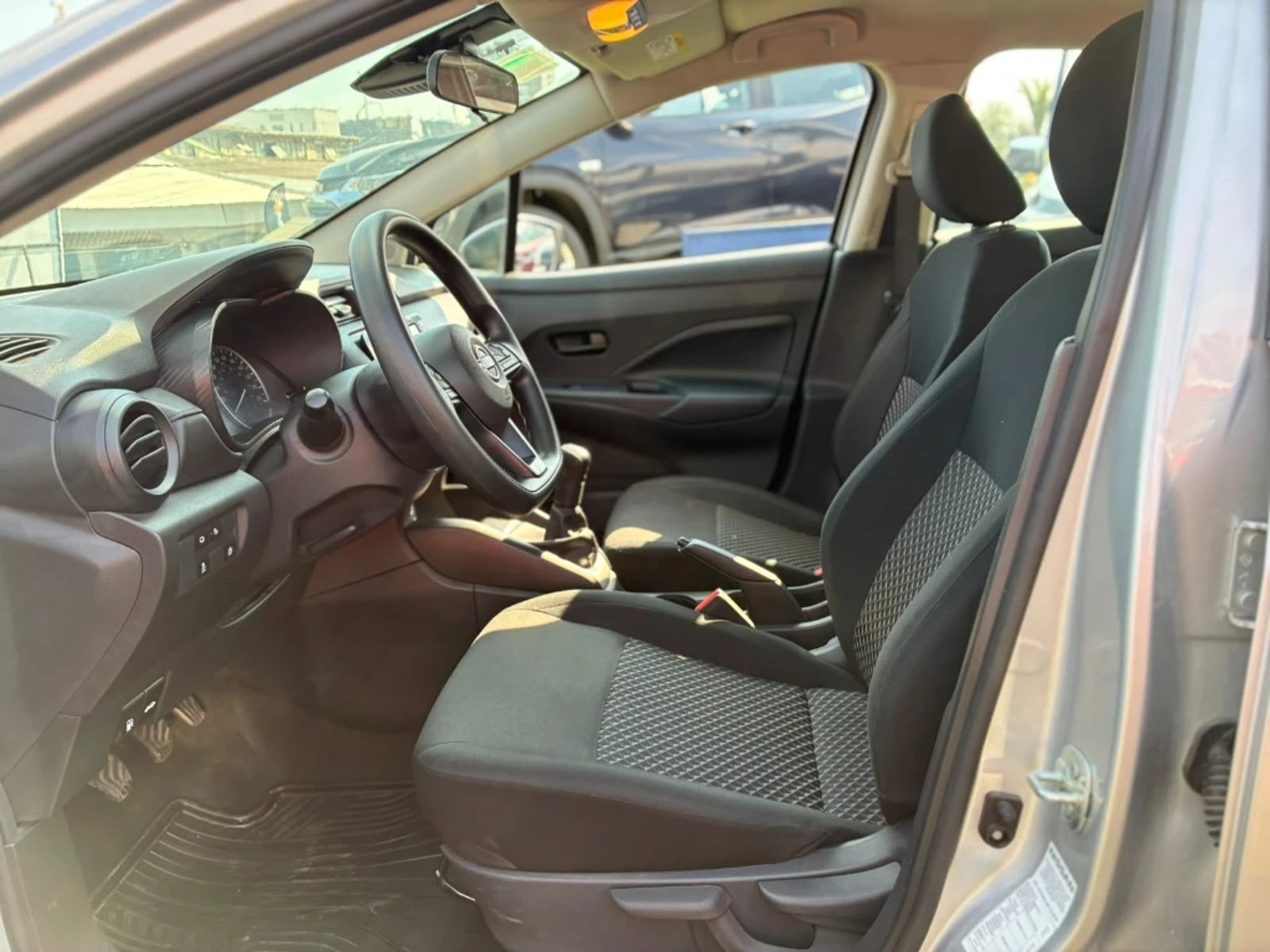 Nissan Versa 2025 - Imagen 10 de 20