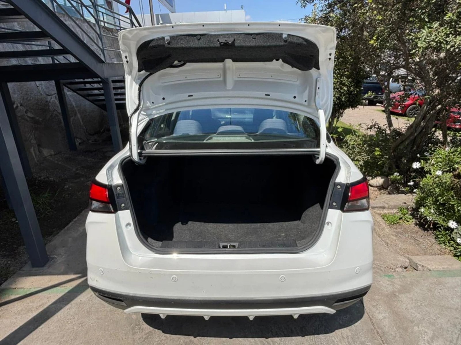 Nissan Versa 2023 - Imagen 9 de 15