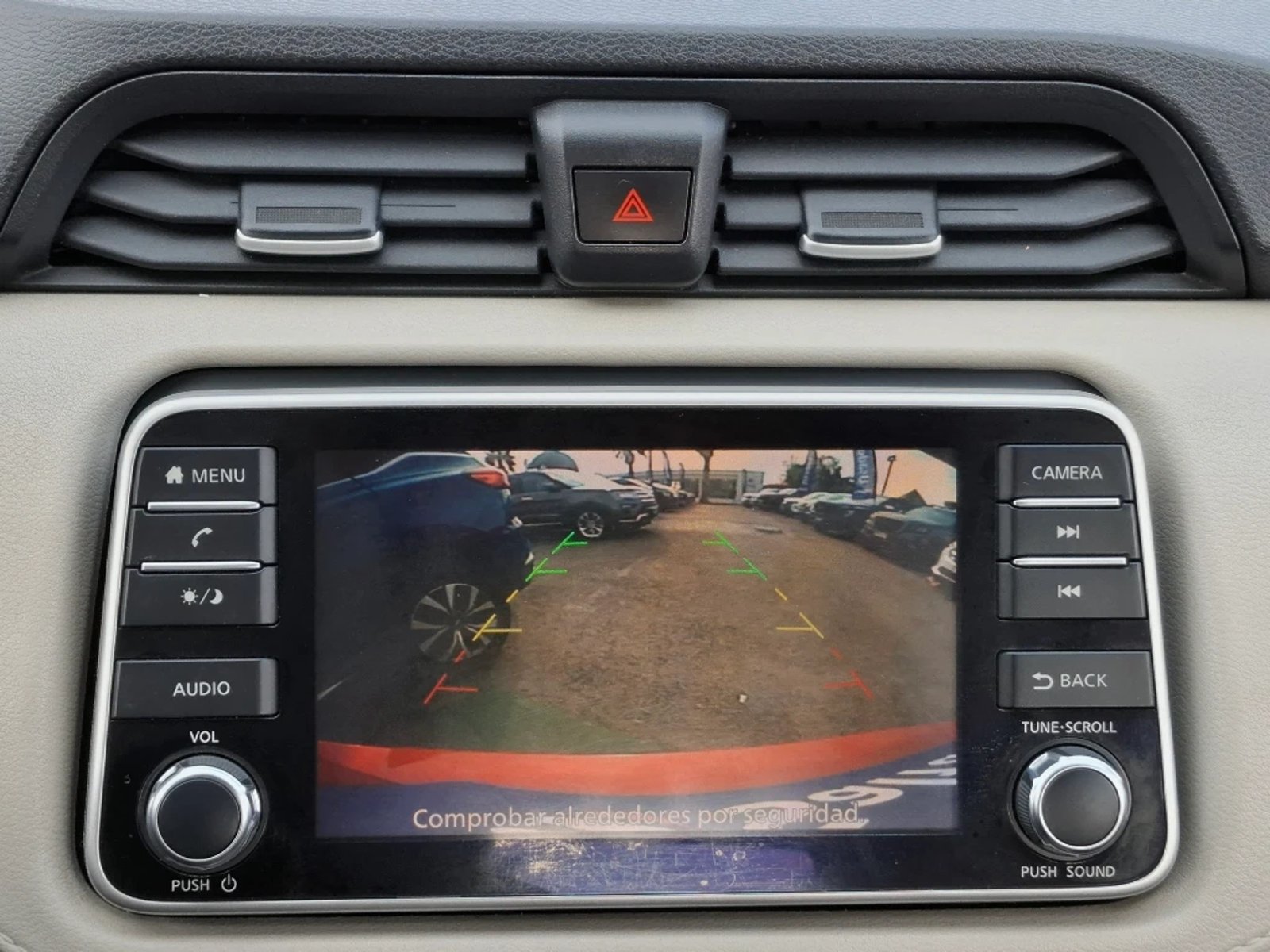 NISSAN VERSA 1.6 ADVANCE 4X2 MT 4P 2020 - Imagen 19 de 20