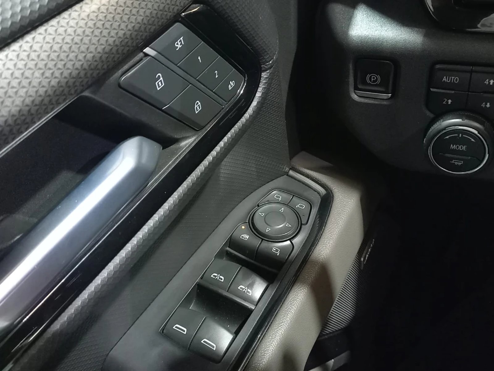 Chevrolet SILVERADO 6.2 ZR2 4X4 AT 4P 2023 - Imagen 15 de 20