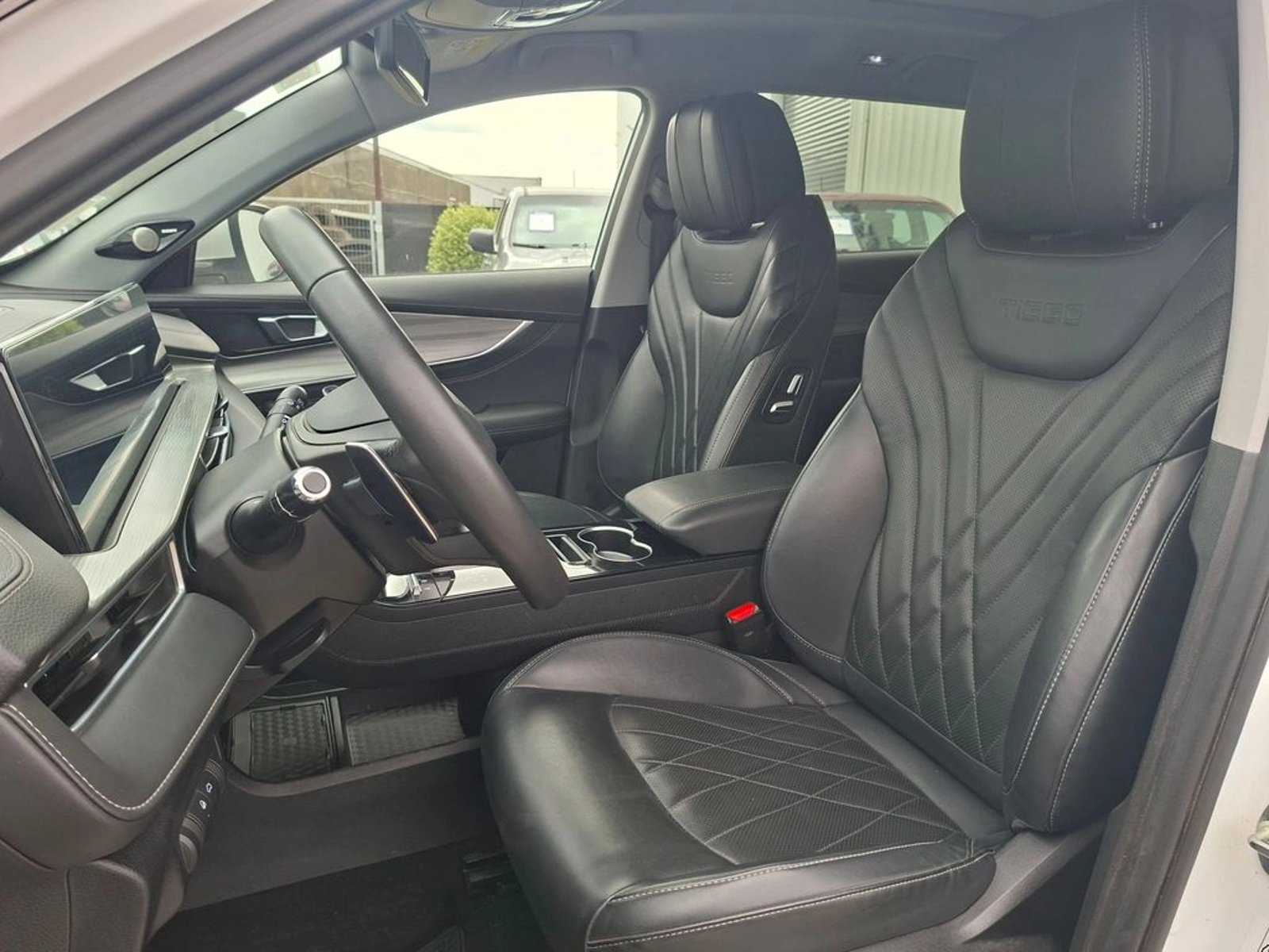 Chery TIGGO 8 PRO 2.0 TGDI GLX PRO MAX AWD AT 5P 2024 - Imagen 12 de 20