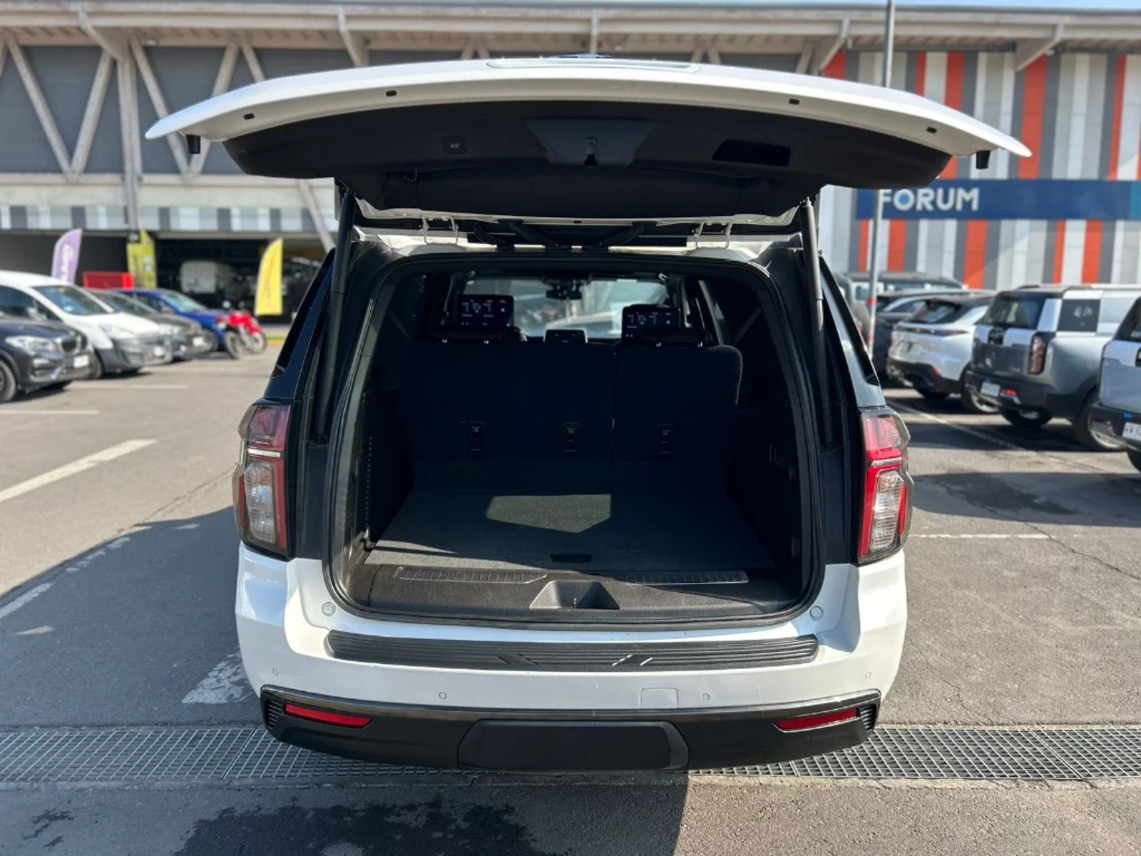Chevrolet SUBURBAN 5.3L Z71 AWD AT 5P 2022 - Imagen 9 de 20