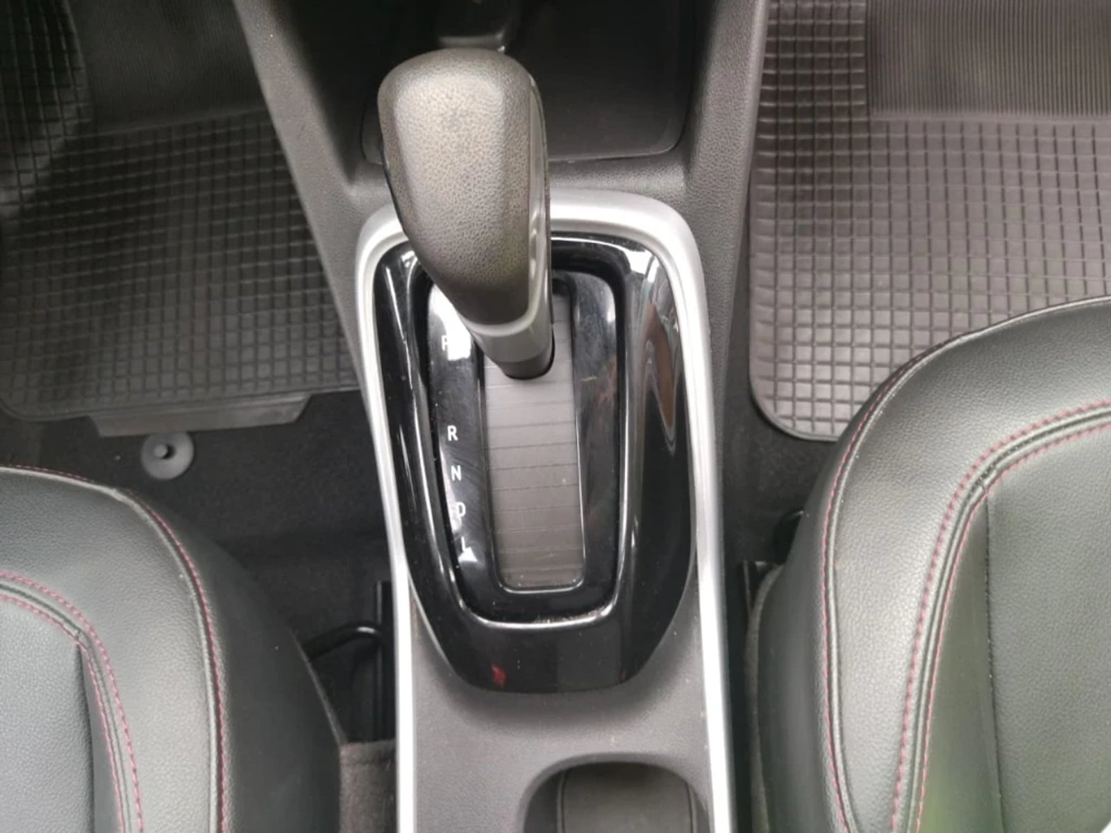 CHEVROLET TRACKER 1.2T RS R 4X2 AT 5P 2024 - Imagen 14 de 20