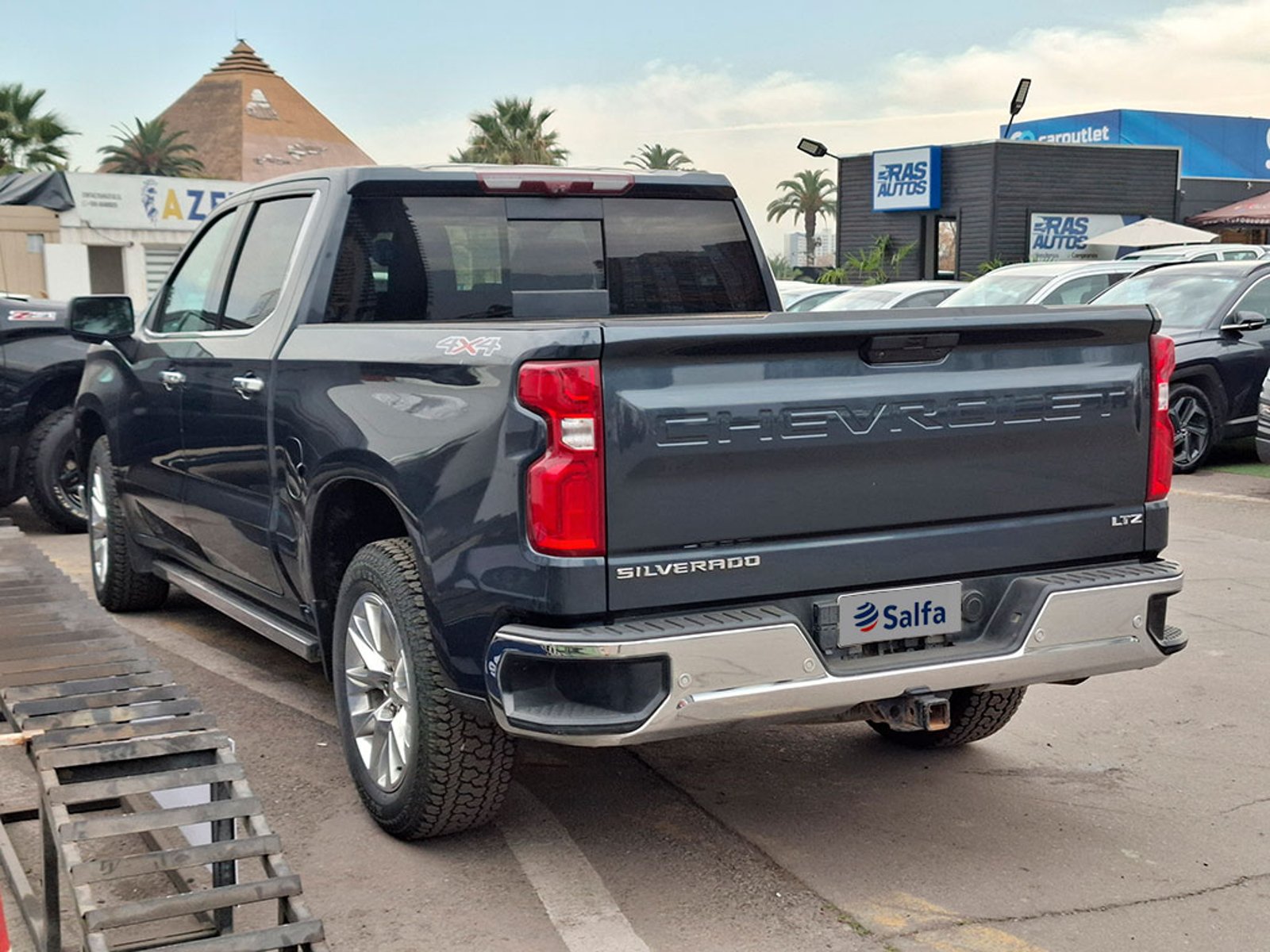 Chevrolet SILVERADO CC DCAB 4X4 5.3 AUT 2020 - Foto 4 de 16