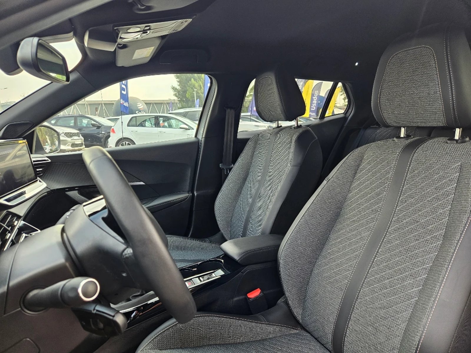 Peugeot 2008 1.2 ALLURE PACK PURETECH 130HP 4X2 MT 5P 2025 - Imagen 12 de 20